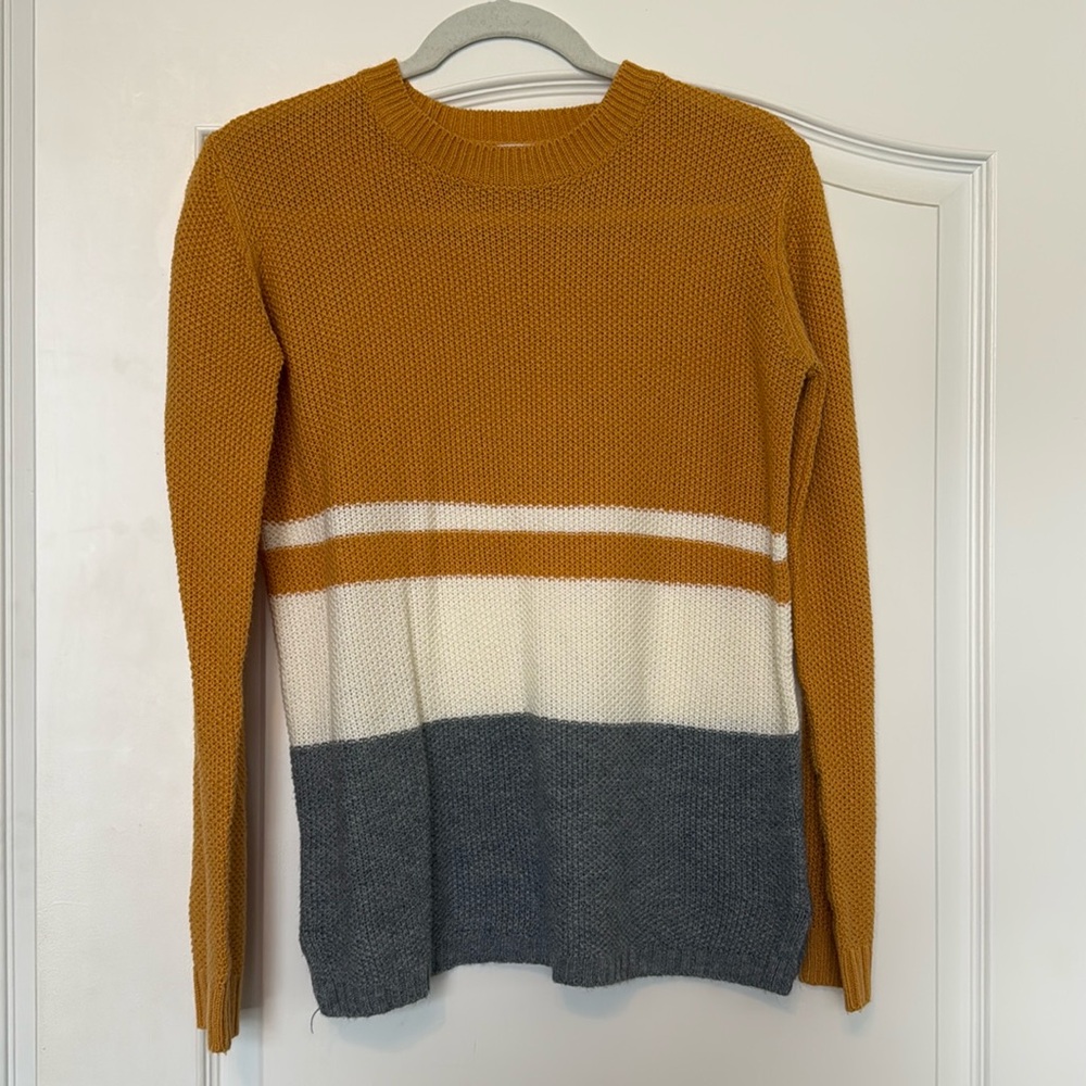 Size small lightweight waffle knit sweater. Great condition.